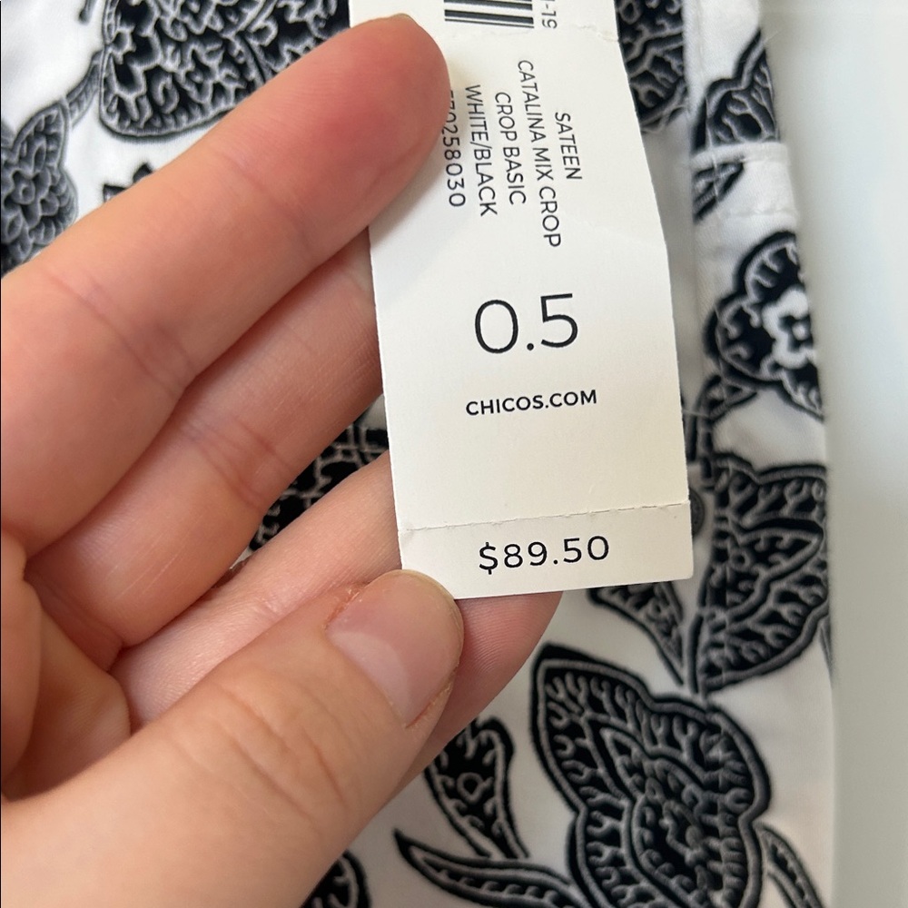 NWT Chico’s Sateen Catalina Mix Crop Basic Black/White - Picture 3 of 6